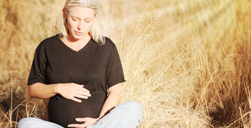 Planowanie zabiegu powiększenia piersi a ciąża – co wziąć pod uwagę?