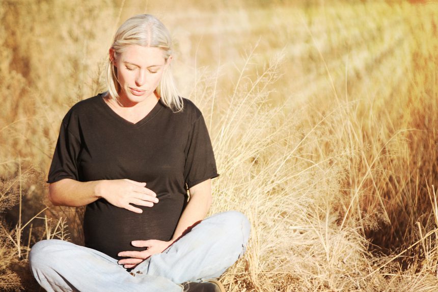 Planowanie zabiegu powiększenia piersi a ciąża – co wziąć pod uwagę?