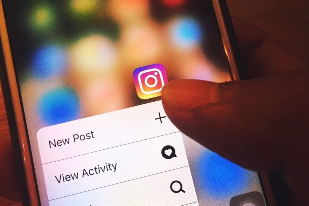 Telefon komórkowy i aplikacja Instagram